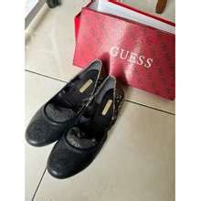 harga sepatu guess.